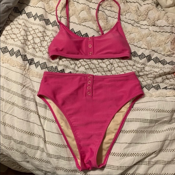 Hot pink bikini - Picture 2 of 5